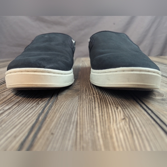 OluKai Pehuea Heu Size 8 Black Leather Sheep Fur Inner Lining - Picture 2 of 10